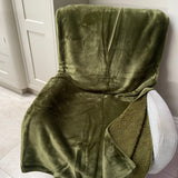 Malini Cosy Super Soft Fleece throw with Sherpa Reverse 150x200cm Colour - Olive