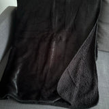 <h3>Malini Super Soft Fleece throw with Sherpa Reverse 150x200cm</h3> <h3>Colour - Black</h3>