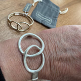 Eliza Gracious - Crossover Loop Expanding Bangle | Pale Gold