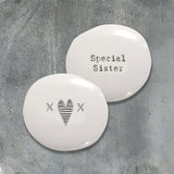 East of India Quotable pebble collection - Small gifts with a meaningful quote for someone special White Round Pebble 'Special Sister'