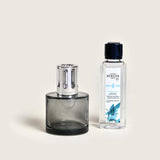 Maison Berger Aroma Gift Pack;
Grey hue glass lamp
250ml Aroma Happy fragrance - Aquatic freshness&nbsp;

NEW AW24