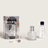 <h3><strong>Maison Berger Illusion Gift Set;</strong></h3> <h3><strong>Frosted glass lamp&nbsp;</strong></h3> <h3><strong>Dreams of Oriental - 250ml Black Angelica fragrance&nbsp;</strong></h3>