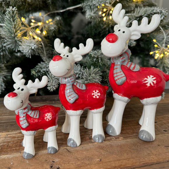 Christmas Ceramic Red jumper and grey scarf Standing Reindeers 
Available in 3 sizes; Small 11.5cm, Medium 16cm & Large 20.5cm



Festive and cute decoration for your home this Christmas. White ceramic Reindeers with a red button nose, wearing Red jumper with a snowflake and a grey/red striped scarf.