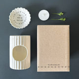 East of India Quotable Wax Burner&nbsp;
NEW S/S 26



Porcelain Wax/Oil Burner 10.5cm x 6.5cm
Presented in a Gift Box and T-light included
Removable scalloped top with the Quote; You make my heart melt