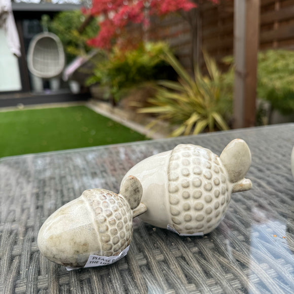 Ceramic Beige Mottled Acorn decorations 
Available in 2 sizes; Small 5cm & Large 7cm