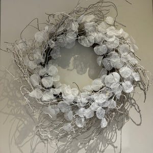 Luxury Snowy Wreath 60cm



A beautiful snowy classy wreath which will look stunning hanging&nbsp; from any wall at home for that soft finishing touch