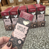 Hollie Tree Luxury Botanical Wax Melt Bar&nbsp;

Christmas Fragrance - Cinnamon, Orange &amp; Cranberry

Top Notes: Cranberry, Orange
Heart Notes: Cinnamon, Jasmine, Lily
Base Notes: Sandalwood, Cedarwood, Musk, Vanilla, Sugar