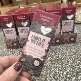 Hollie Tree Luxury Botanical Wax Melt Bar&nbsp;

Christmas Fragrance - Christmas Nights

Top Notes: Cinnamon, Apple, Orange
Heart Notes: Cinnamon, Apple
Base Notes: Coumarin