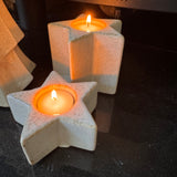 Neutral cream glaze Star shaped t-light holders with a&nbsp; distinctive subtle rustic brown edging along the top&nbsp;
Available in two sizes - Small H4cm &amp; Large H8.5cm