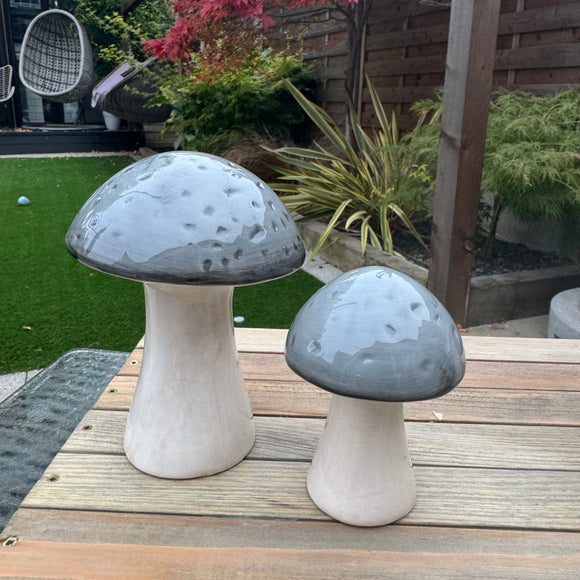 Grey Mushroom Ceramic Reactive Glazed Decorations 
Rounded mushroom in size Small H9cm & Large H13.5cm