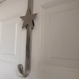 Silver metal star over-door hammered finish wreath hanger 39cm