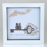 <p><em><strong>Pebble Art by La De Da Living&nbsp;</strong></em></p> <p><em><strong>Award winning keepsake gifts - Handmade in the Cotswolds&nbsp;</strong></em></p> <h3><br></h3> <h3>Framed Pebble Art - Midi White block square frame 17.5cm</h3> <h3>'Home Sweet Home - There's no place like home'</h3>