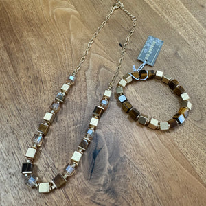 Eliza Gracious - quality affordable design led branded costume jewellery.

Short square resin &amp; metal beaded Necklace with pale gold detail &amp; chain

Available in 2 colours - Brown beads &amp; Grey&nbsp; EN0961