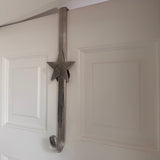 Silver metal star over-door hammered finish wreath hanger 39cm