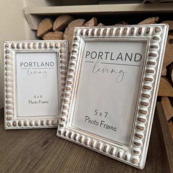 Whitewashed Wooden beaded design Photo Frames with a neutral distressed tone

Two sizes - Small 6x4cm & Large 7x5cm 