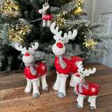 Christmas Ceramic Red jumper and grey scarf Standing Reindeers&nbsp;
Available in 3 sizes; Small 11.5cm, Medium 16cm &amp; Large 20.5cm



Festive and cute decoration for your home this Christmas. White ceramic Reindeers with a red button nose, wearing Red jumper with a snowflake and a grey/red striped scarf.