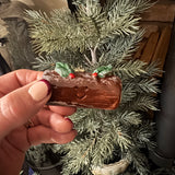 Fun Christmas ceramic Hanging Decoration
Chocolate log with a smiling face and holly 6cm