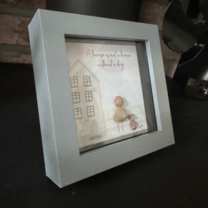 Pebble Art by La De Da Living&nbsp;

Award winning keepsake gifts - Handmade in the Cotswolds&nbsp;



Mini Framed Pebble Art -&nbsp;Grey block square frame 12.5cm
'A house is not a home without a dog'