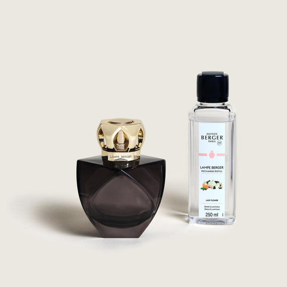 Maison Berger Lamp Gift Set
Eternity Collection
Lamp Colour - Black
250ml Fragrance - Lady Flower



Explore the refined sophistication of the Black Eternity Lamp Berger Gift Pack, with stunning facets and Lady Flower fragrance.