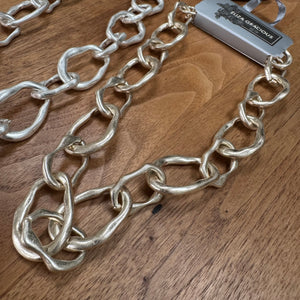 Eliza Gracious quality affordable design led branded costume jewellery

Short mis-shaped chain link Necklace with beaten effect&nbsp;

Available in Burnished Matt Silver &amp; Pale Gold