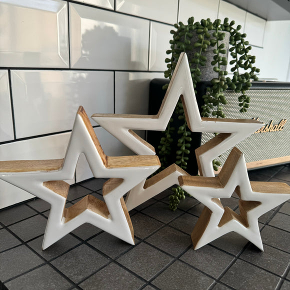 Set of 3 Standing Wooden white enamel open stars
Stars in 3 sizes; Small 13cm, Medium 18cm & Large 24cm