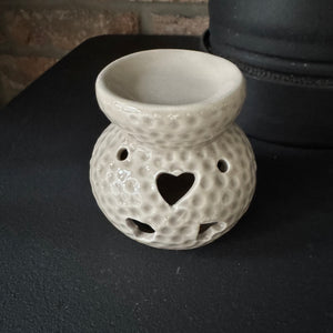 Ceramic Wax/Oil Burner H9cm with open heart pattern and bulbous round shape
Available in 2 colours - Mocha or White