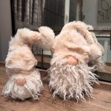 Scandinavian-inspired Christmas Gonk head with long white beard &amp; faux fur beige/of white hat with a pom pom&nbsp;
Available in two sizes - Small 20cm and Large 28cm