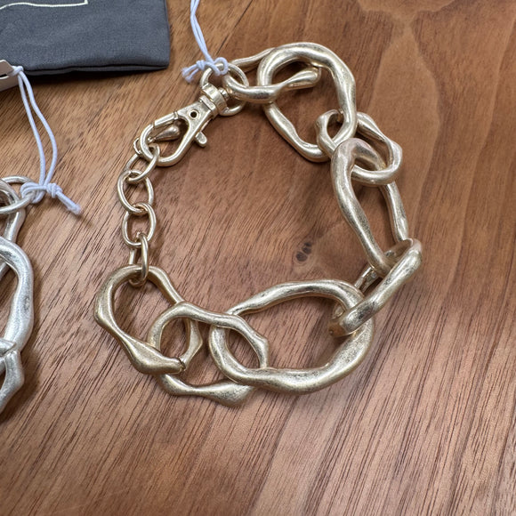 Eliza Gracious - Mis-shaped Chain Link Bracelet | Pale Gold