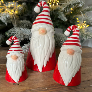 Christmas Ceramic Santa with a Red body, red &amp; white stripped scarf and a long white beard &amp; button nose&nbsp;
Available in 3 sizes; Small 9cm, Medium 12cm &amp; Large 17.5cm