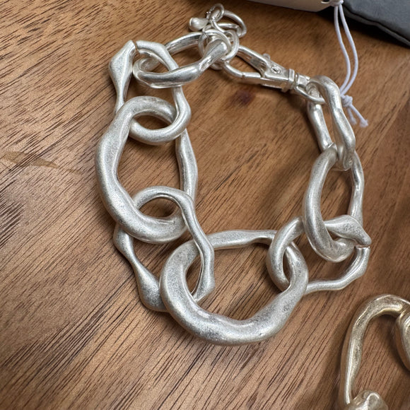 Eliza Gracious - Mis-shaped Chain Link Bracelet | Matt Silver