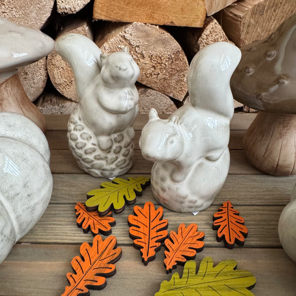 Ceramic Beige Mottled Squirrel sitting on Acorn decorations Beige Mottle
Available in 2 styles - Sitting forward or Sitting upwards H11.5cm 