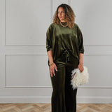 Chalk - Erin Velour Wide box cut Top with three quarter sleeves..
Colour - Pine Green&nbsp;
New Autumn 2024&nbsp;