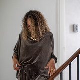 Chalk - Erin plush Velour floaty wide boxy lounge top&nbsp;
Colour - Truffle
