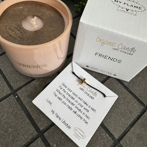 Soy Candle 6.5cm with a Wish-bracelet
Presented in a Dusky Pink Glass Jar with the Fragrance Green Tea Time
Quote on the Candle Jar -&nbsp; 'Friends'