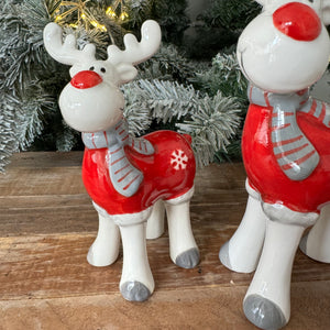 Christmas Ceramic Red jumper and grey scarf Standing Reindeers&nbsp;
Available in 3 sizes; Small 11.5cm, Medium 16cm &amp; Large 20.5cm



Festive and cute decoration for your home this Christmas. White ceramic Reindeers with a red button nose, wearing Red jumper with a snowflake and a grey/red striped scarf.