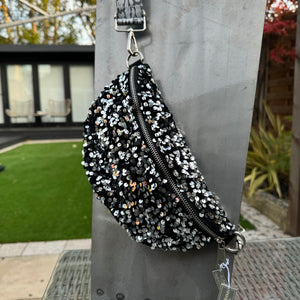 Eliza Gracious - quality affordable design led branded costume jewellery.

Fun stylish Sequin Super Crossbody bag with 2 straps
Colours; Silver with silver fixtures&nbsp;