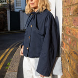 Chalk - Tyla cropped Trench-style Jacket with a tie collar making it a feminine touch..
Colour - Navy