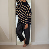Chalk - Subtle barrel leg Trouser in a sleek pleather finish, an ankle-grazing length..&nbsp;
Colour - Dark Navy