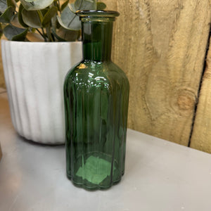 Dark Forest Green Small Glass Bottle Vases
Various styles
Mini Geometric H9.2 x Dia 5cm&nbsp;
Tall slim H13.2 x Dia 5.2cm
Ribbed H10 x D5cm
Tall Ribbed H19 x D8cm&nbsp;
Small Squared patterned Vase H9.2 x D5cm