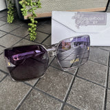 Eliza Gracious Sunglasses UV400 protection Collection;


Ella on trend square shaped transparent frame with the detail on the arm with designer inspired 'D' initial&nbsp;
Available in Grey Transparent