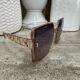 Eliza Gracious Sunglasses UV400 protection Collection;


Ella on trend square shaped transparent frame with the detail on the arm with designer inspired 'D' initial&nbsp;
Colour - Champagne Transparent