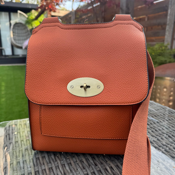 Faux Leather Slim Body Bag H28cm
Colour - Brown / Tan