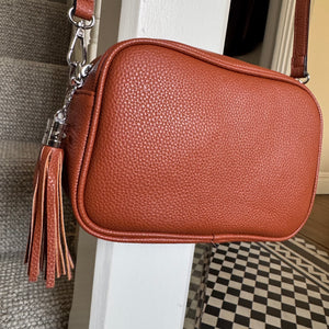 Faux Leather Cross Body Bag with Tassel L21cm

Colour - Brown / Tan