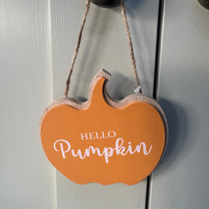 Add this sign to your Autumnal wreath in the centre; Orange Wooden Pumpkin shaped hanging quotable sign 10cm
Quote in white text - 'Hello Pumpkin'&nbsp;