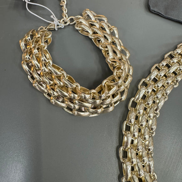 Eliza Gracious quality affordable design led branded costume jewellery

Mesh Chain Link Bracelet with a fastener & extra links for length
Available in Burnished Pale gold 