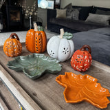 Autumnal coloured ceramic Maple Leaf shaped Trinket Dishes / dipping bowls..
Available in 2 sizes: Orange small 18cm &amp; Sage Green large 21cm&nbsp;