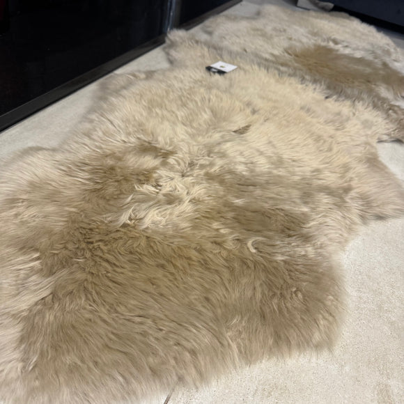 Hanlin - Pure New Wool Genuine Double Sheepskin
Premium Double Rug 160x65cm
Colour - Oyster