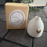 Belly Button Designs -&nbsp;Signature Collection
3D White glazed Porcelain Shaped Token - Bud Vase with small gold heart
Presented in a brand Kraft box with the quote - 'Thank you so much'