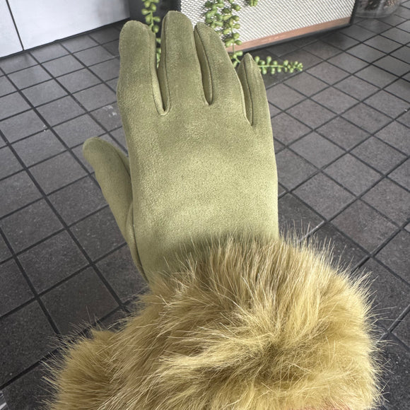 Faux Fur Quality Gloves - Artichoke