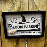 Halloween Broomstick hanging sign 21x14cm a black and wood framed with 3D miniature broomstick &amp; textured straw brush tied to the end
Quote - 'Broom Parking - all others will be toad' with images of witches hat&nbsp;